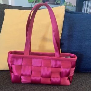 Harveys Seatbelt Bag Razzliberty Small Satchel 🌸